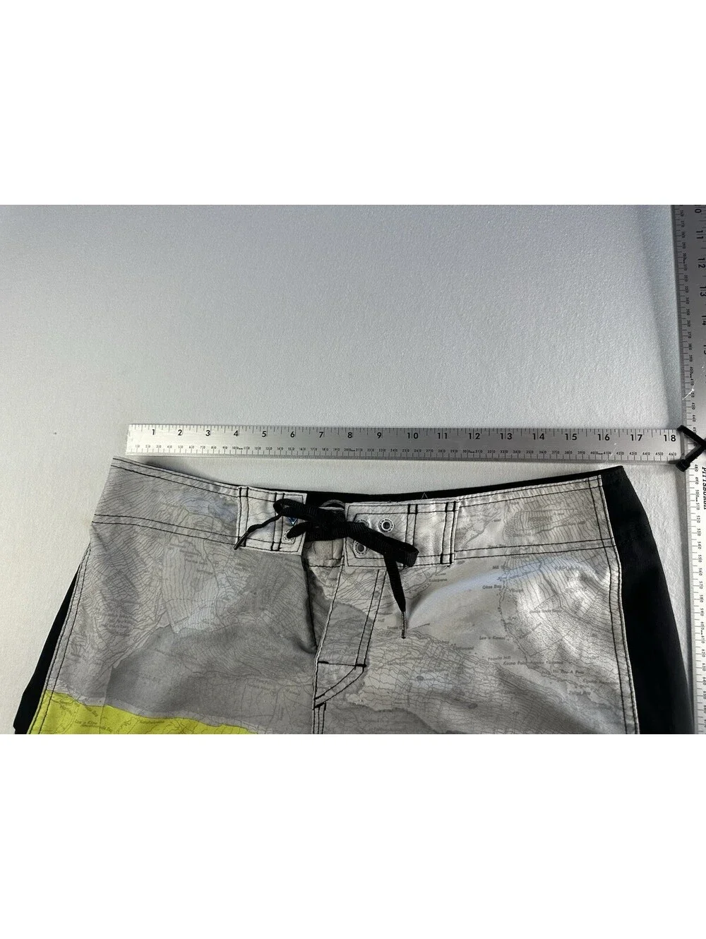 Y2K Quiksilver Board Shorts Mens 33 Surf Swim Trunks